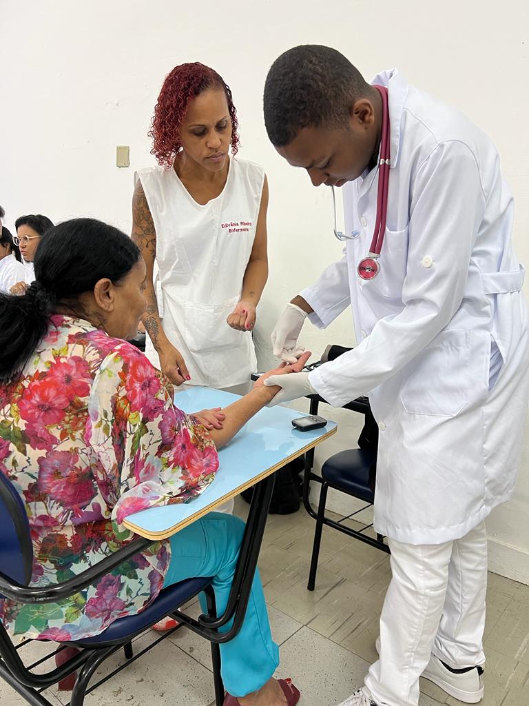 Turma do curso Técnico em Enfermagem presta atendimentos à comunidade 1 curso técnico